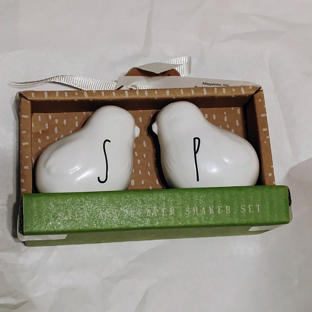 Bird Shaped Salt and Pepper Shaker Set